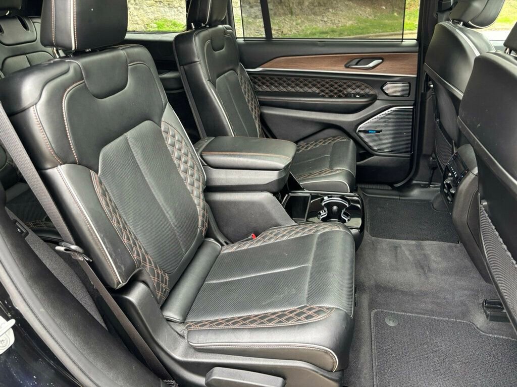 Used 2021 Jeep Grand Cherokee L Summit w/ Luxury Tech Group V image 18