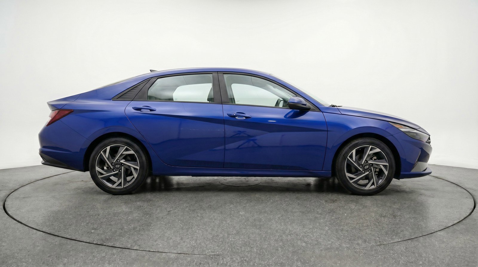 Used 2025 Hyundai Elantra SEL FWD image 11