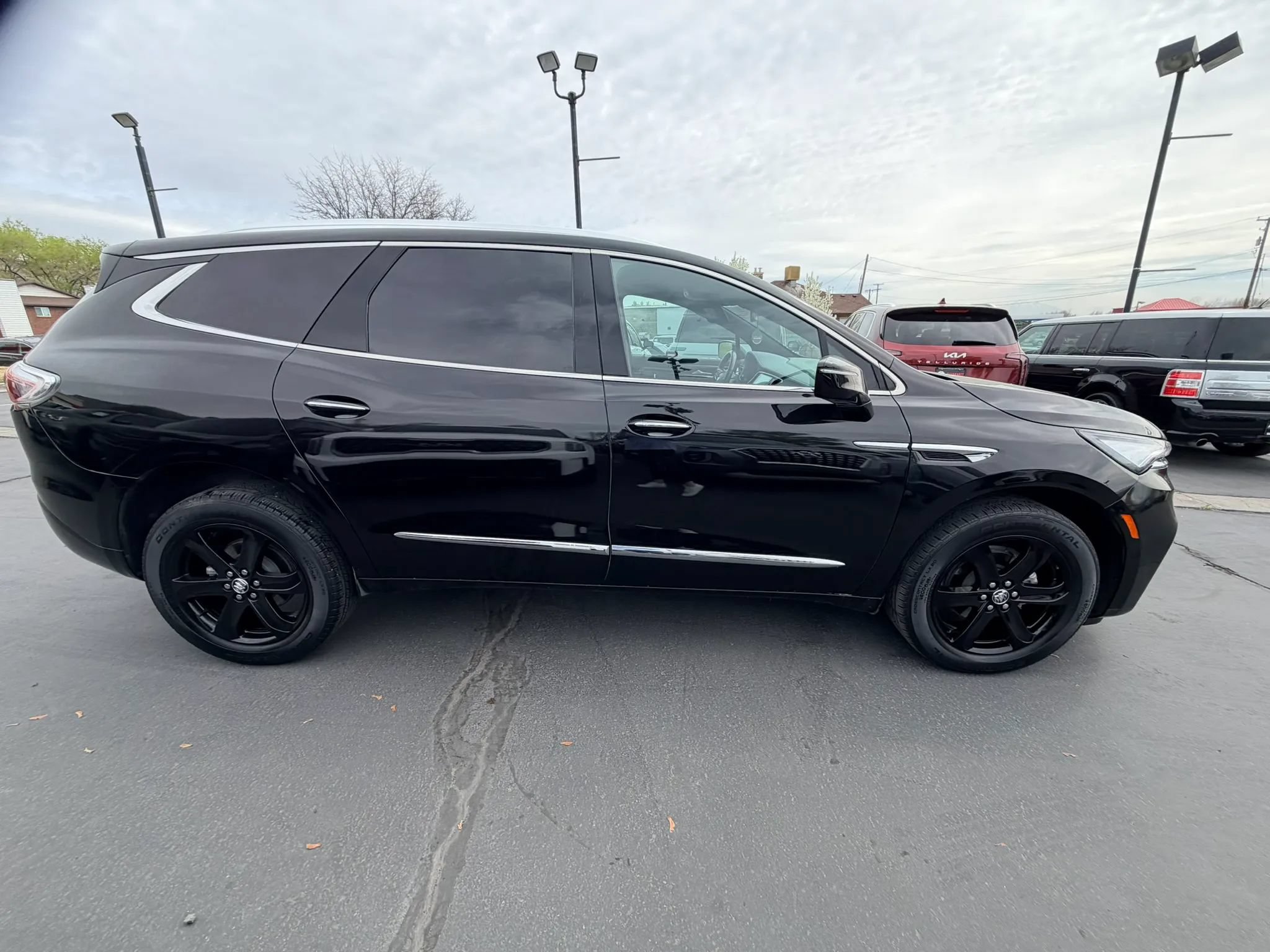 Used 2024 Buick Enclave Essence w/ Sport Touring Edition AWD/4WD image 3