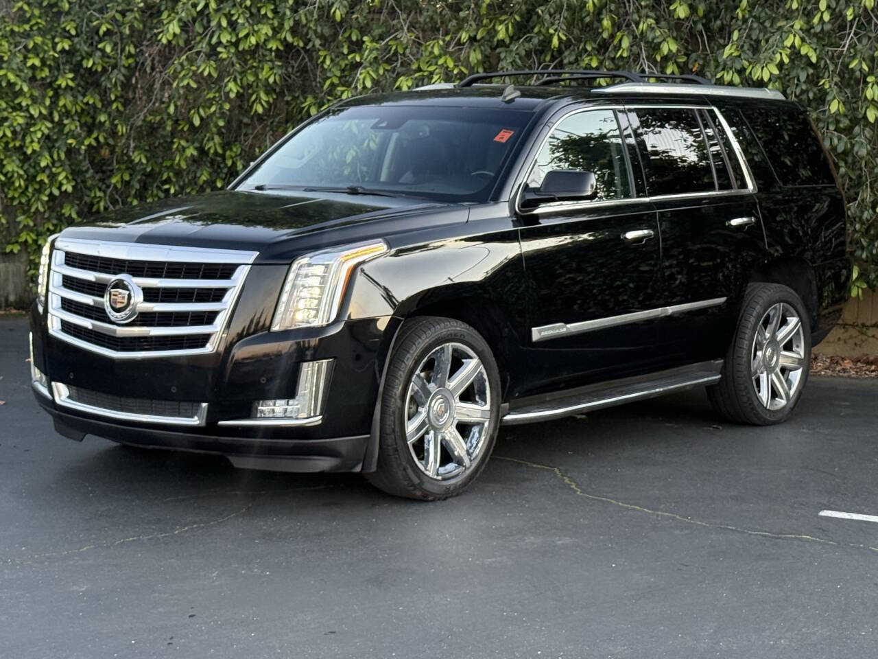 Used 2015 Cadillac Escalade Luxury image 4
