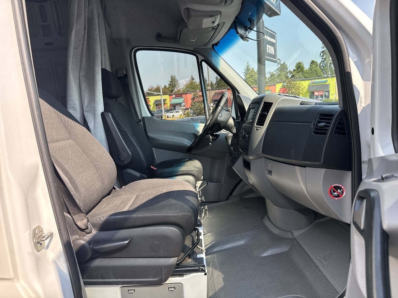 Used 2014 Mercedes-Benz Sprinter 2500 image 16