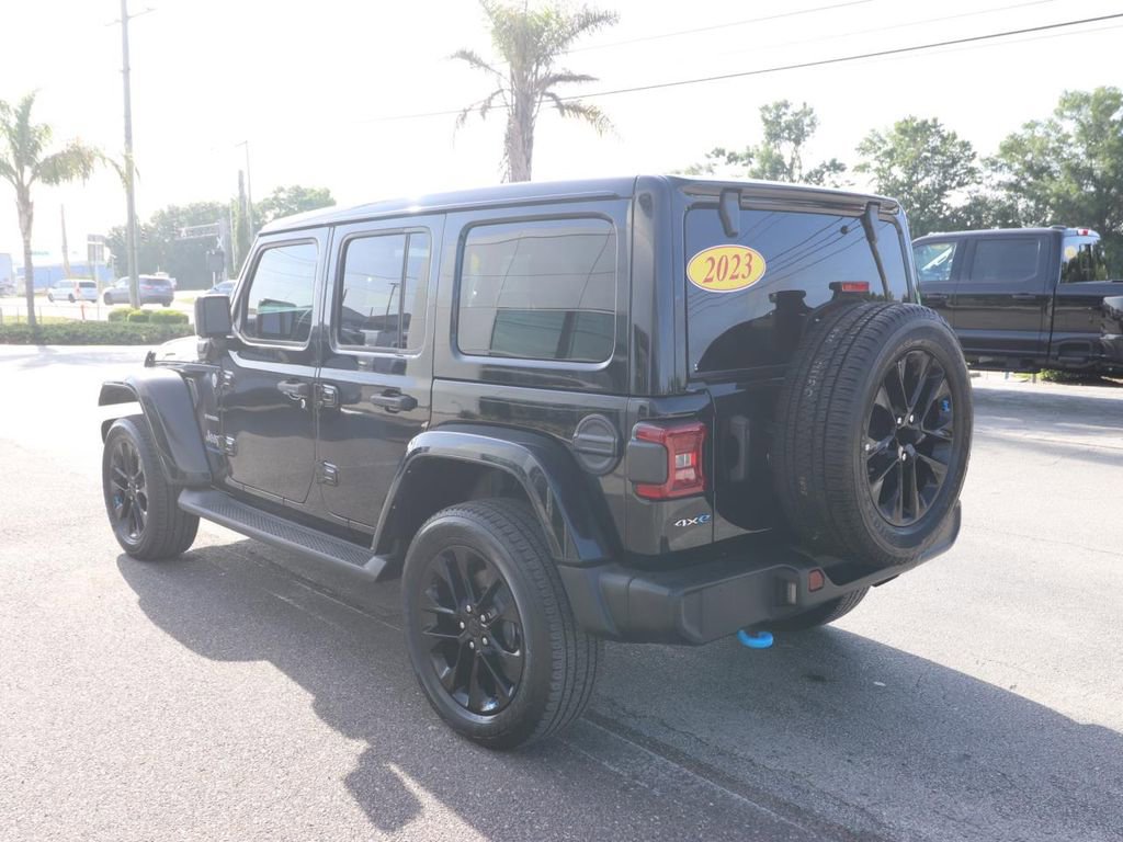 Used 2023 Jeep Wrangler Unlimited Sahara AWD/4WD image 15