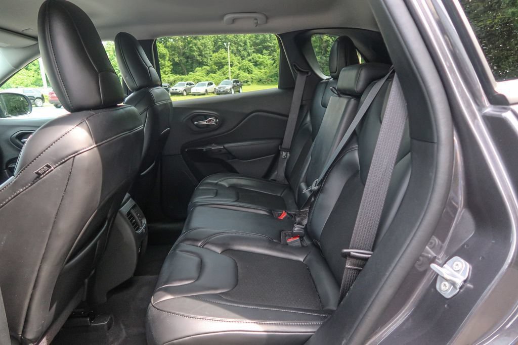 Used 2021 Jeep Cherokee Latitude Plus AWD/4WD image 19
