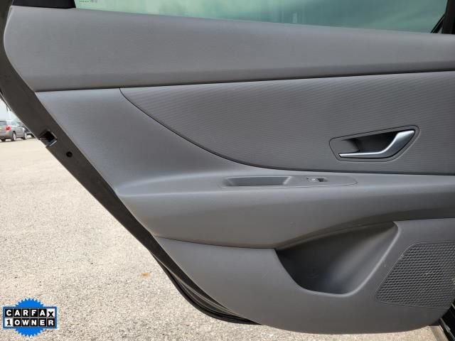 Used 2024 Hyundai Elantra SE FWD image 7