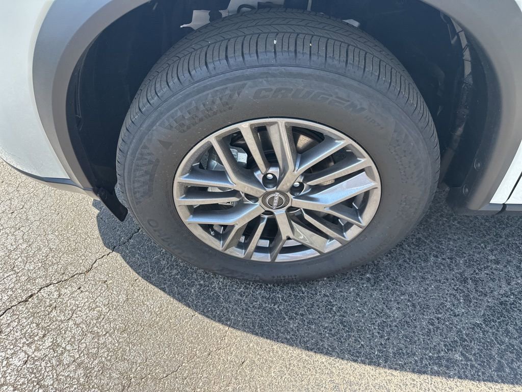 Used 2025 Nissan Rogue S image 9