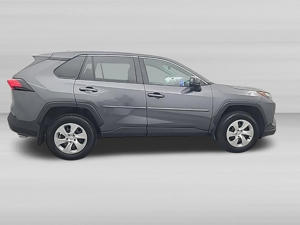 Used 2023 Toyota RAV4 LE AWD/4WD image 3
