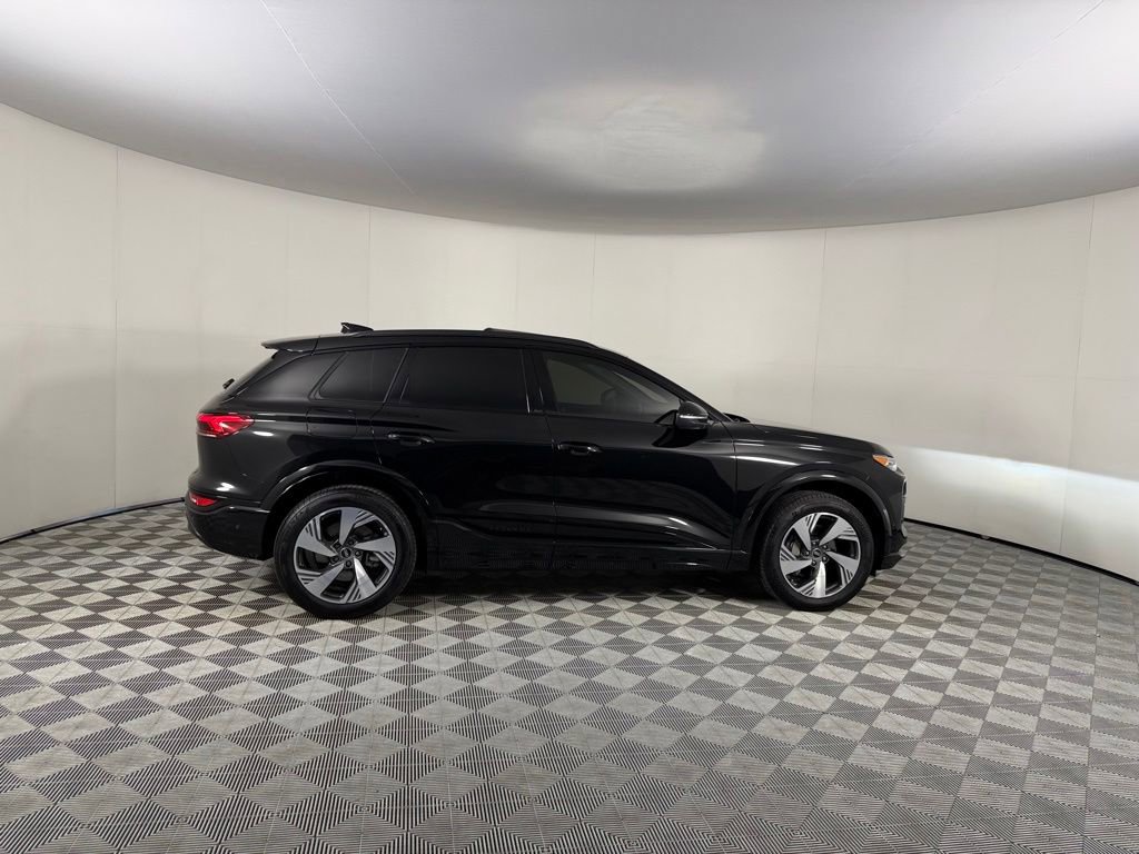 Used 2025 Audi Q6 e-tron Premium Plus w/ Premium Plus AWD/4WD image 5
