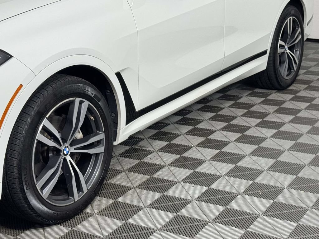 Used 2022 BMW X7 xDrive40i w/ M Sport Package AWD/4WD image 13
