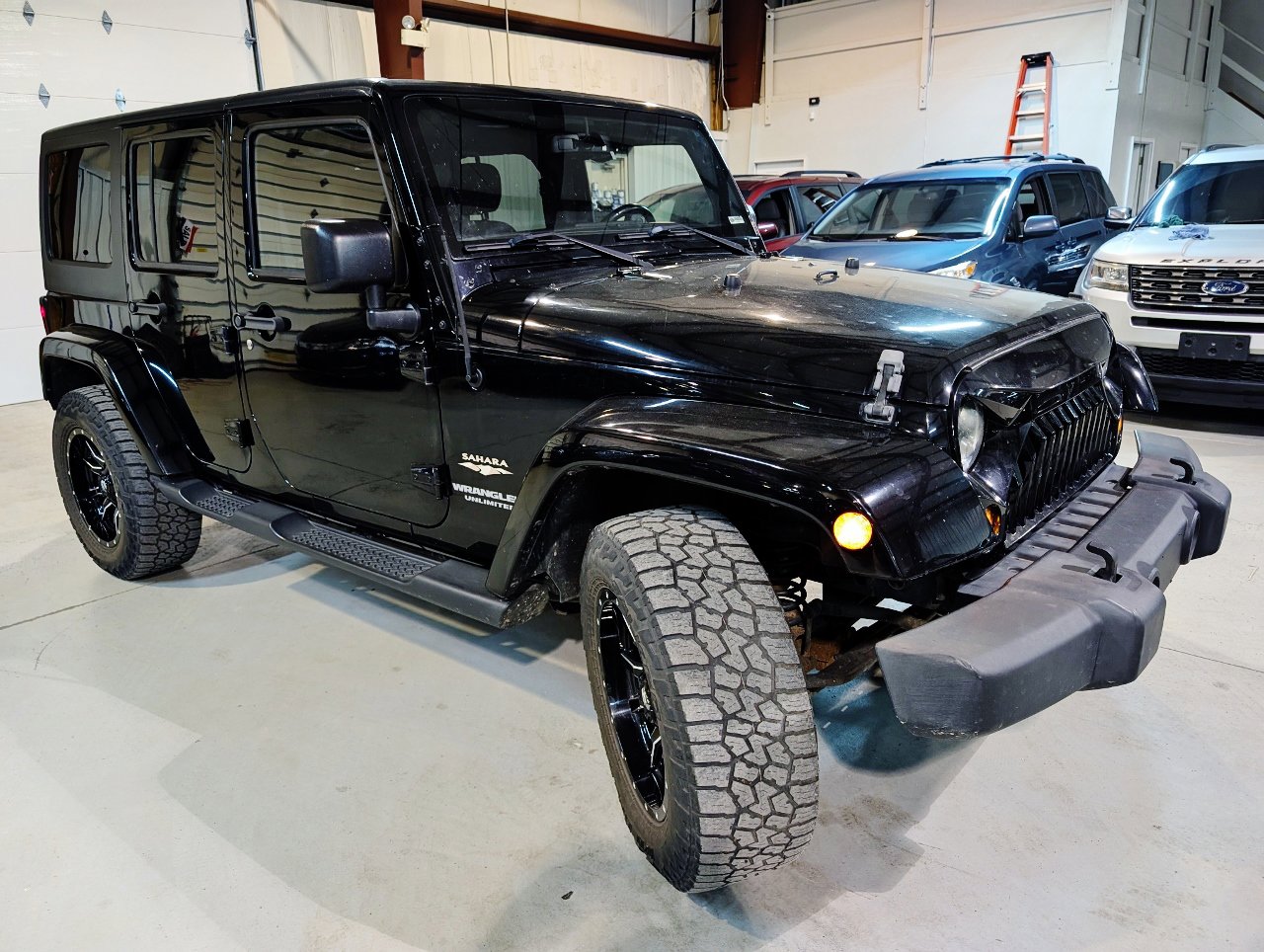 Used 2015 Jeep Wrangler Unlimited Sahara w/ Dual Top Group image 9
