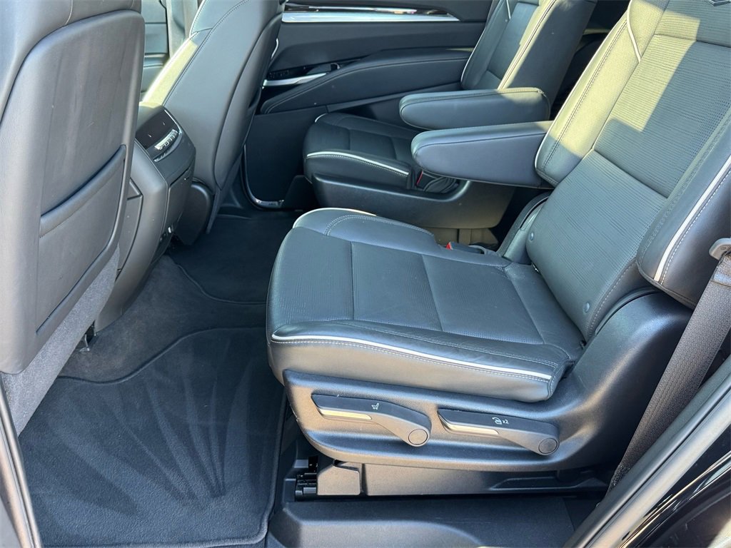 Used 2025 Cadillac Escalade Premium Luxury image 14