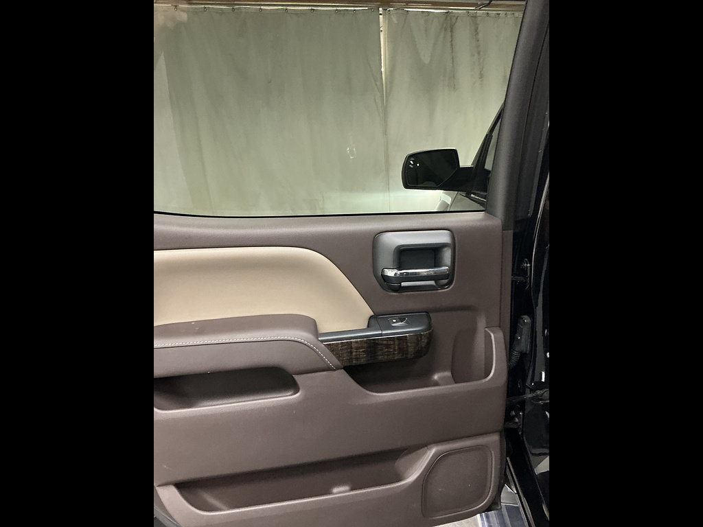 Used 2016 GMC Sierra 2500 Denali w/ Duramax Plus Package AWD/4WD image 17