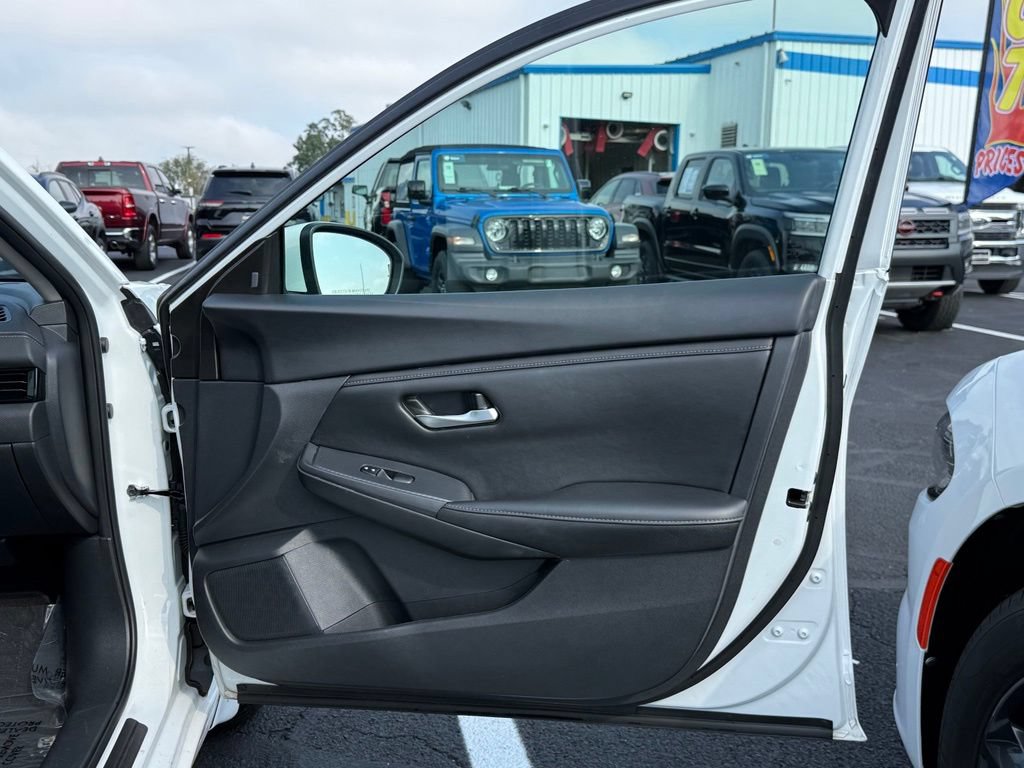 Used 2025 Nissan Sentra SV FWD image 20