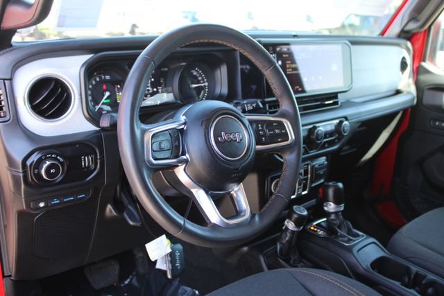 Used 2024 Jeep Wrangler Unlimited Sahara AWD/4WD image 15