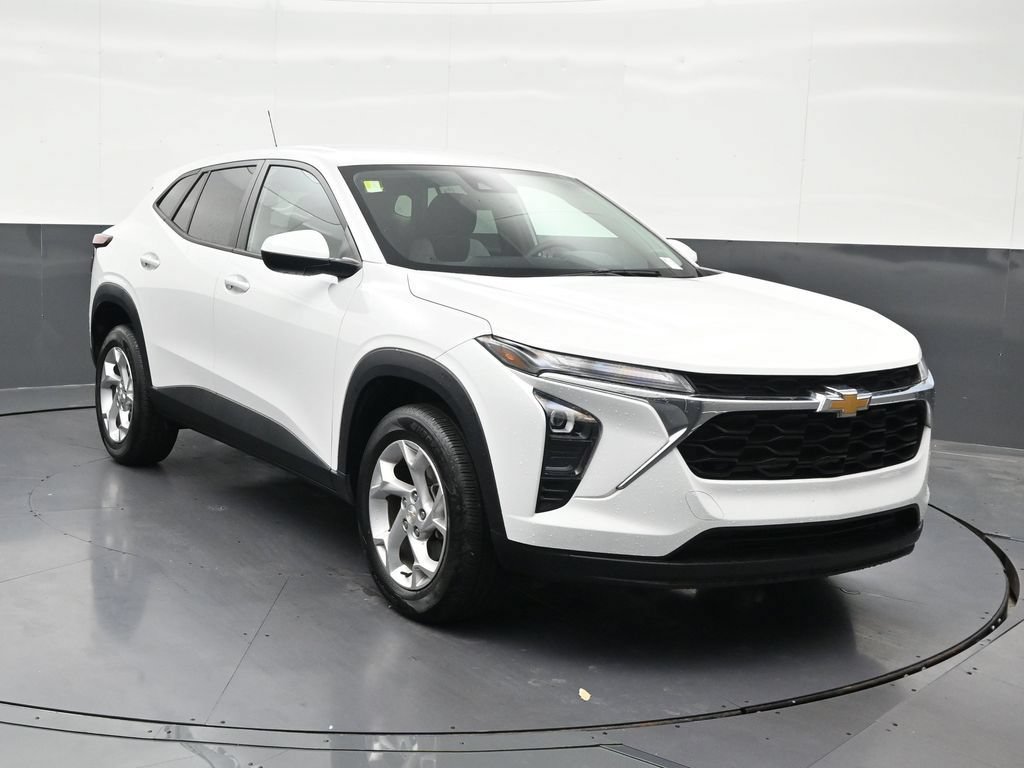 Used 2024 Chevrolet Trax LS w/ LS Convenience Package FWD image 8