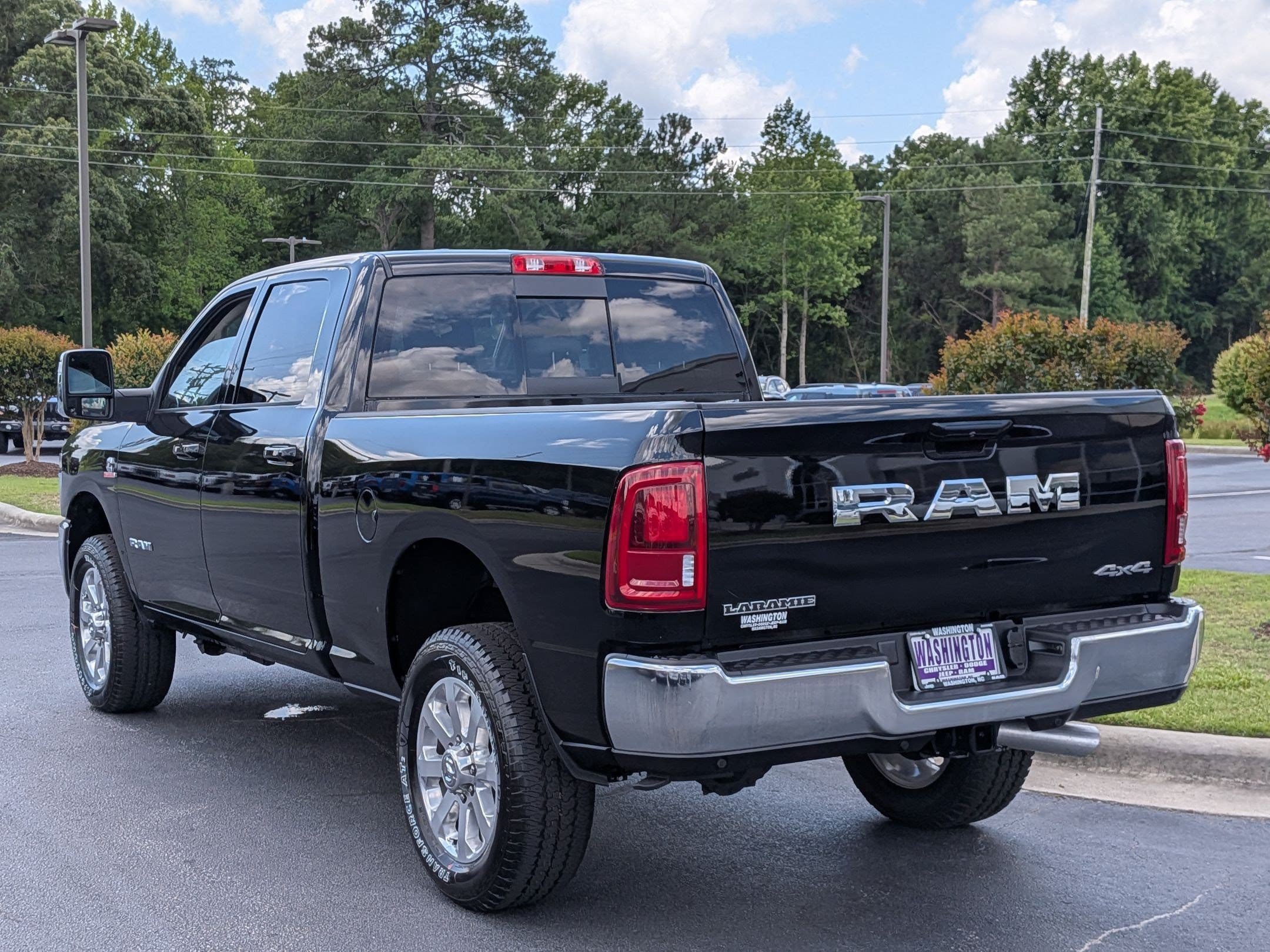 New 2026 RAM 2500 Laramie AWD/4WD image 7