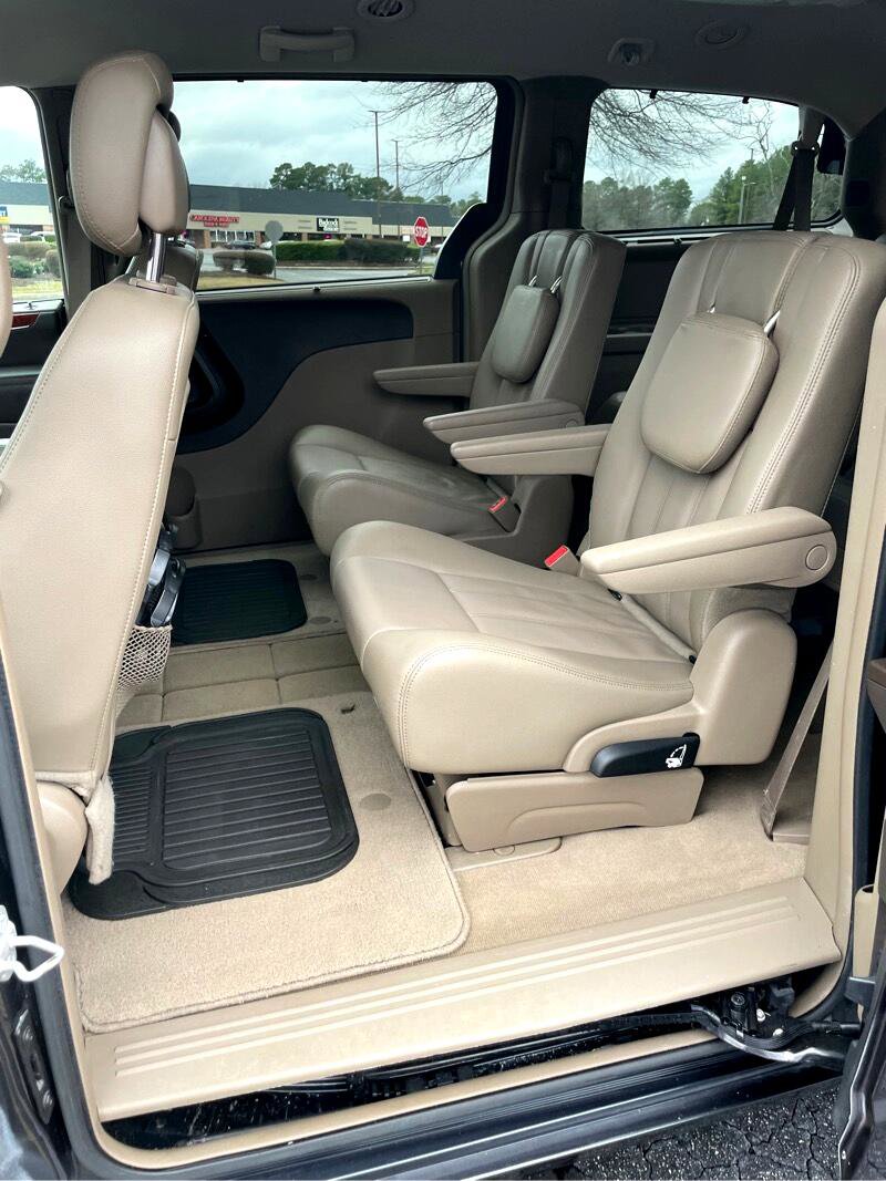 Used 2014 Chrysler Town & Country Touring FWD image 13