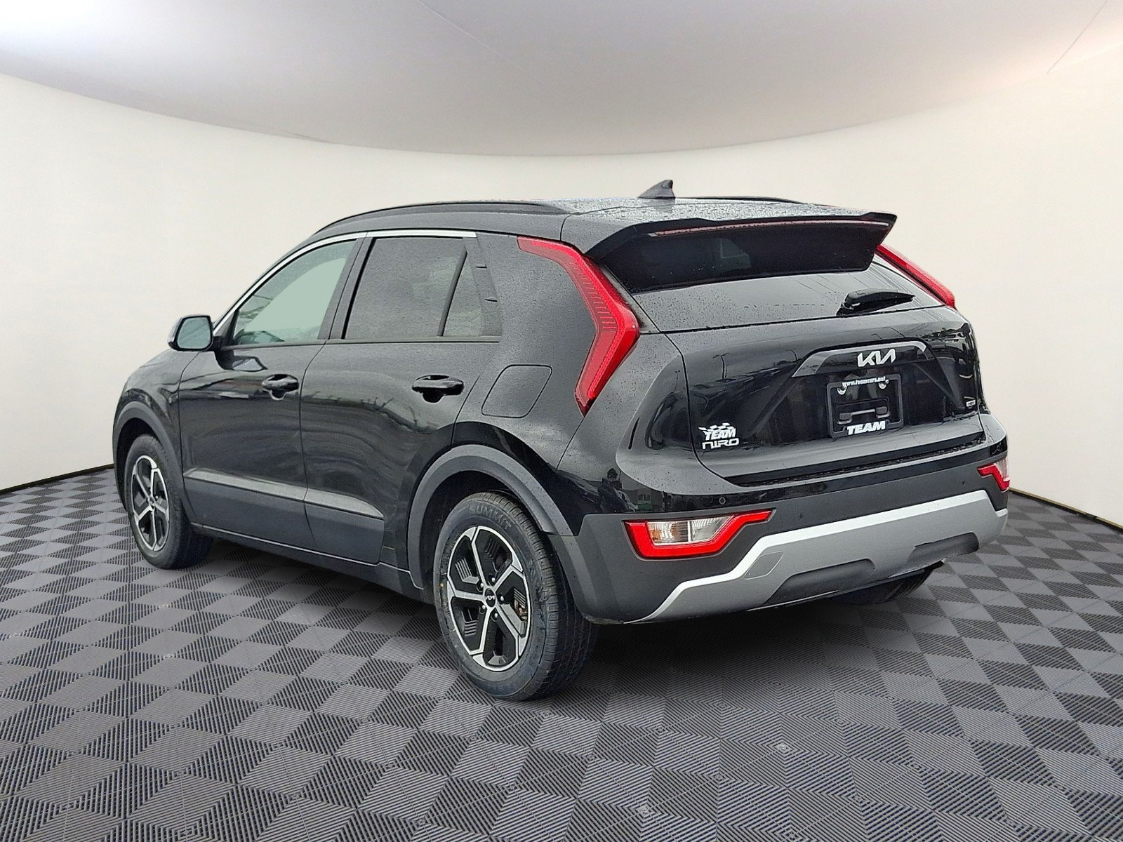 Used 2023 Kia Niro EX FWD image 4