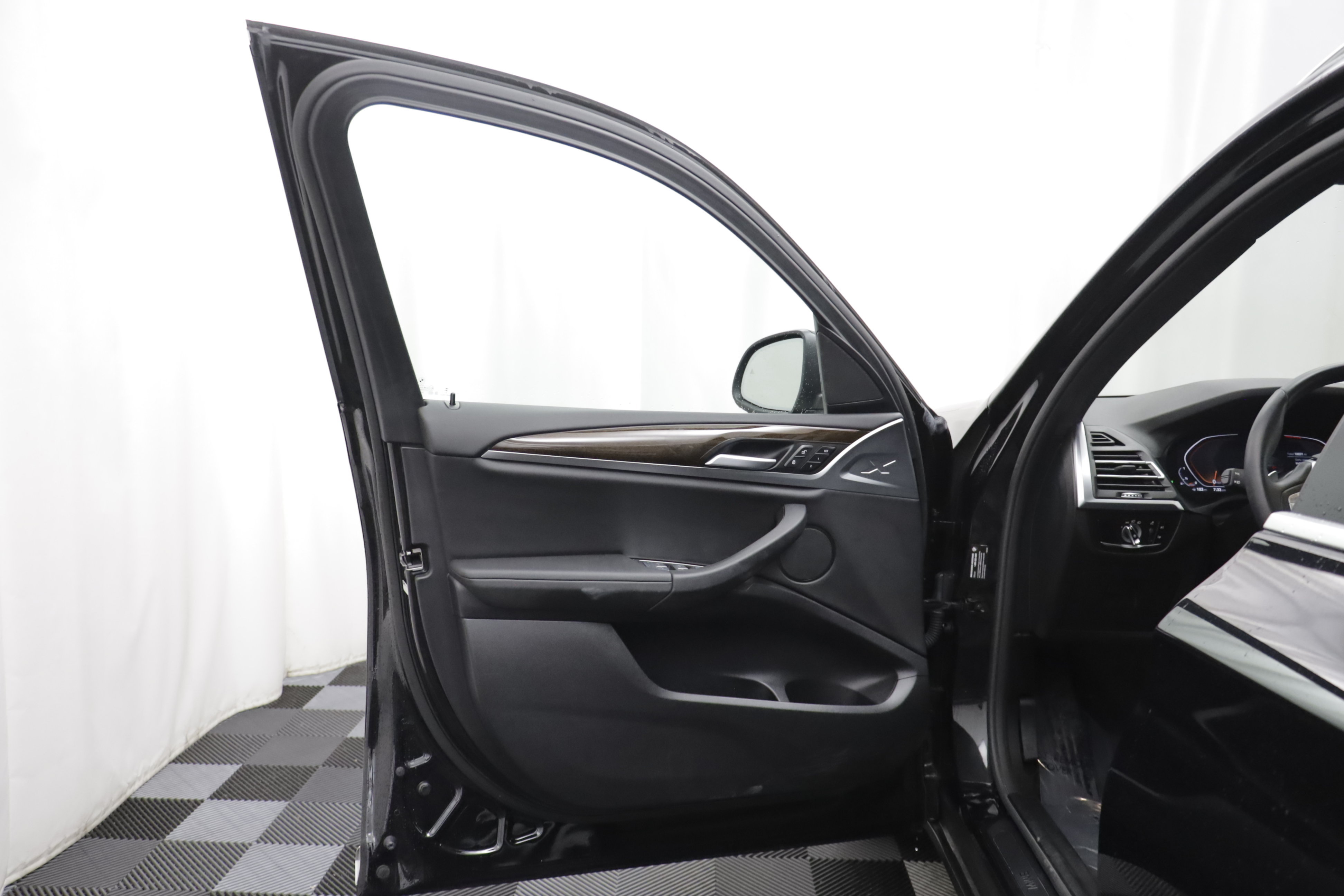 Used 2024 BMW X3 xDrive30i w/ Convenience Package AWD/4WD image 4