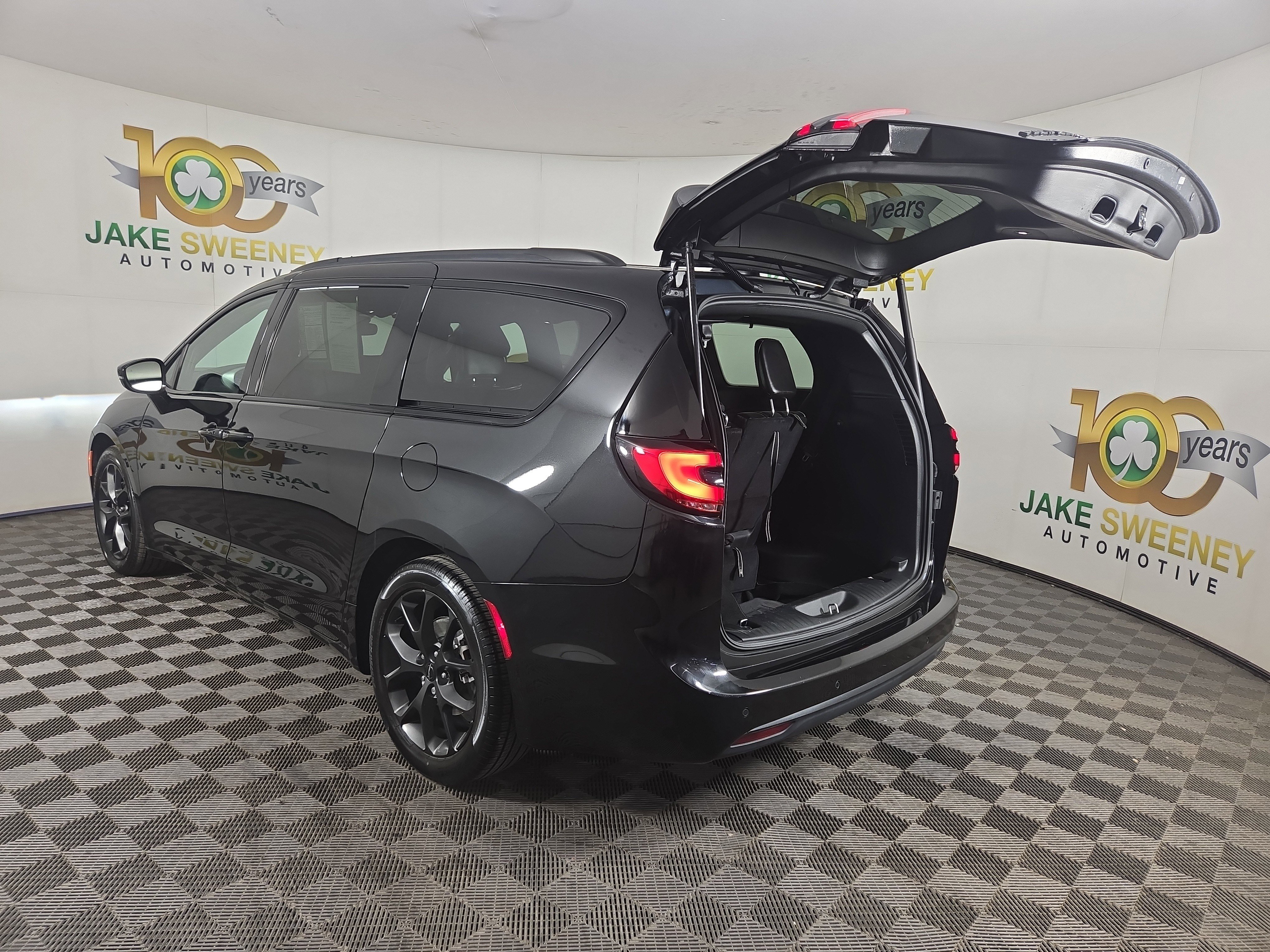 Certified 2024 Chrysler Pacifica Limited w/ S Appearance Package FWD image 34