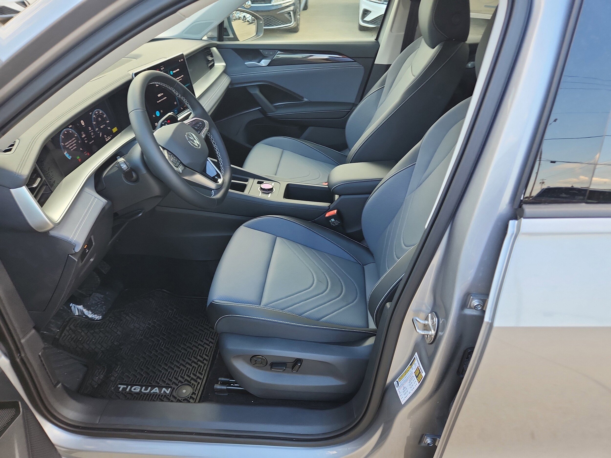 New 2026 Volkswagen Tiguan SE AWD/4WD image 14
