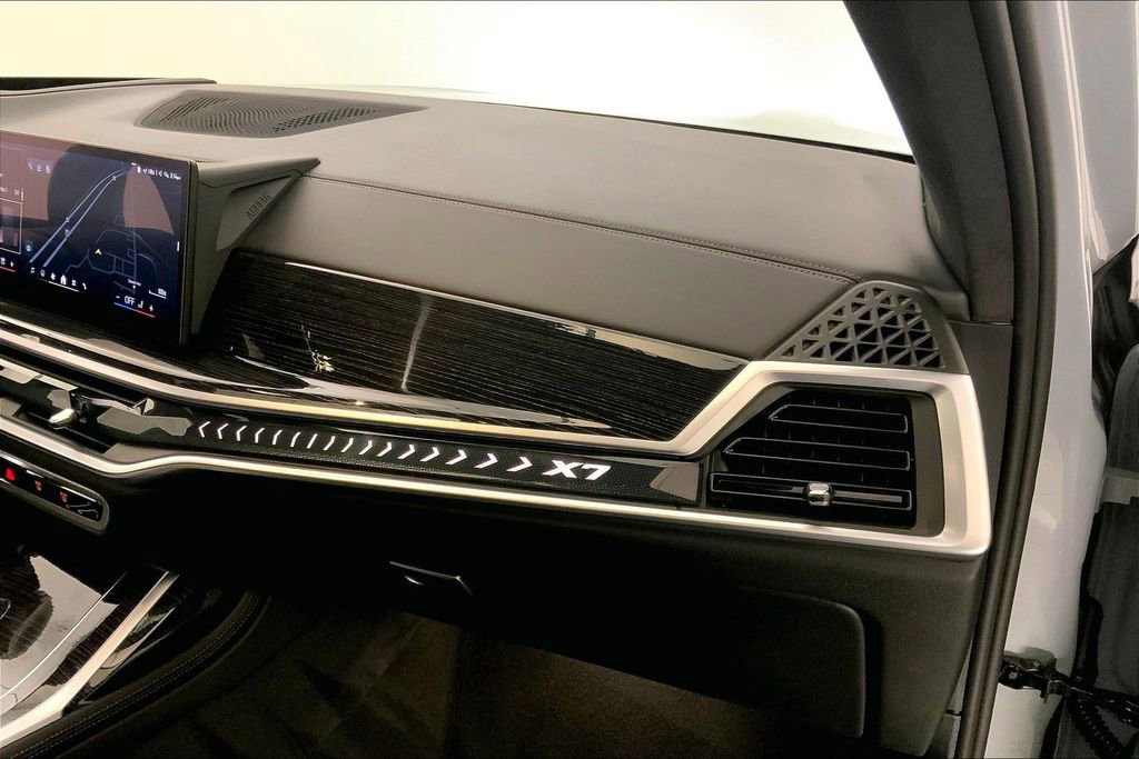 Certified 2025 BMW X7 xDrive40i w/ M Sport Package image 23