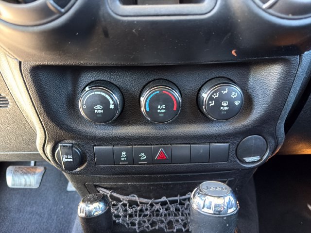 Used 2018 Jeep Wrangler Unlimited Sport w/ Connectivity Group AWD/4WD image 13