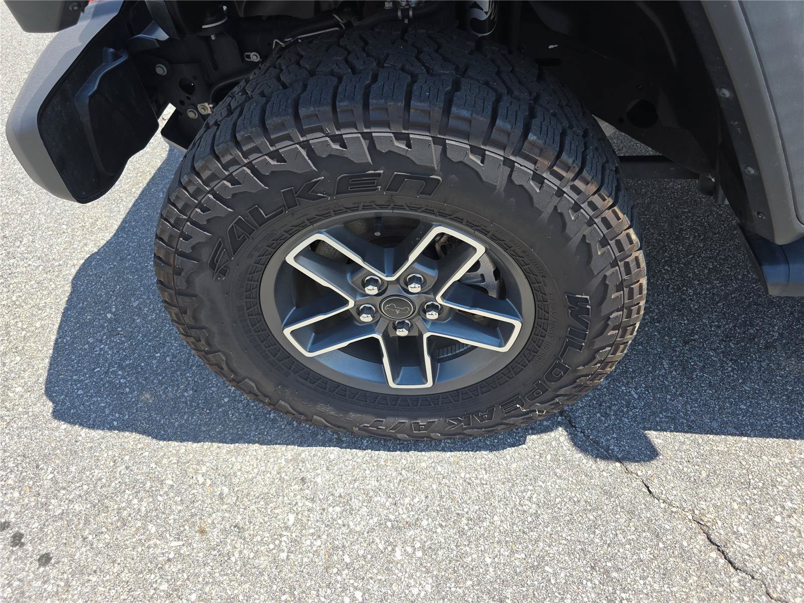 Used 2024 Jeep Gladiator Mojave w/ Technology Group AWD/4WD image 10