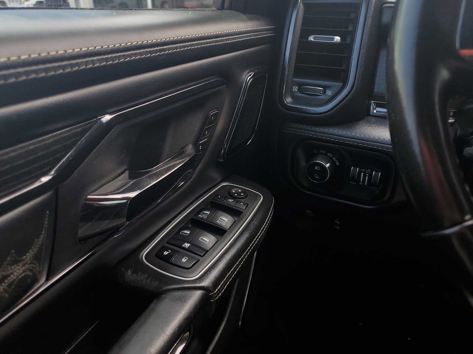Used 2022 RAM 1500 Limited AWD/4WD image 19