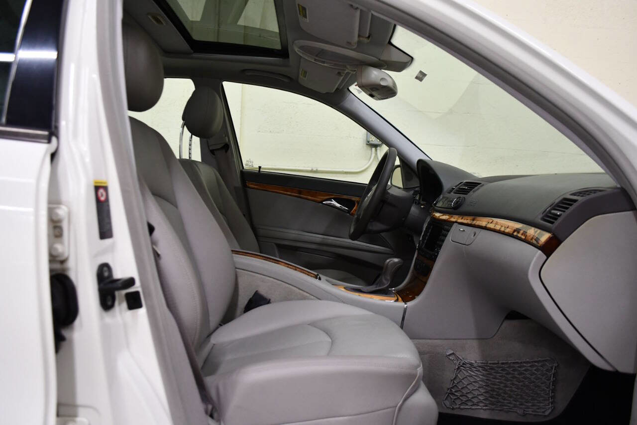 Used 2005 Mercedes-Benz E 320 CDI Sedan image 12