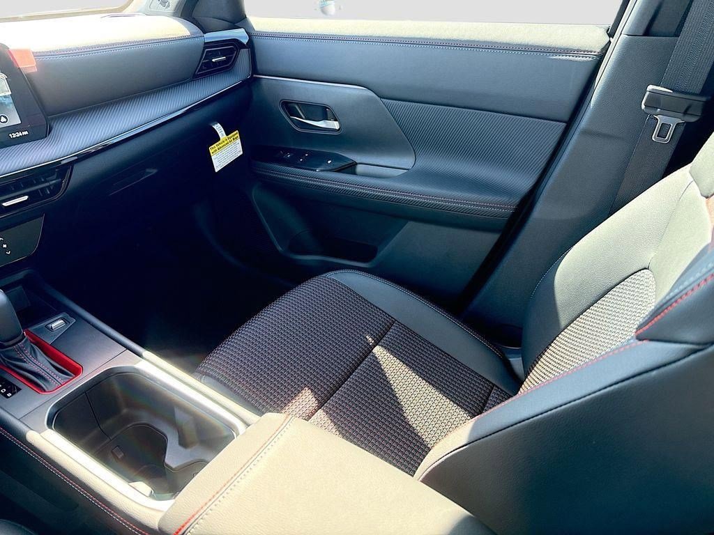 New 2026 Nissan Kicks SR w/ Illumination Package FWD image 21