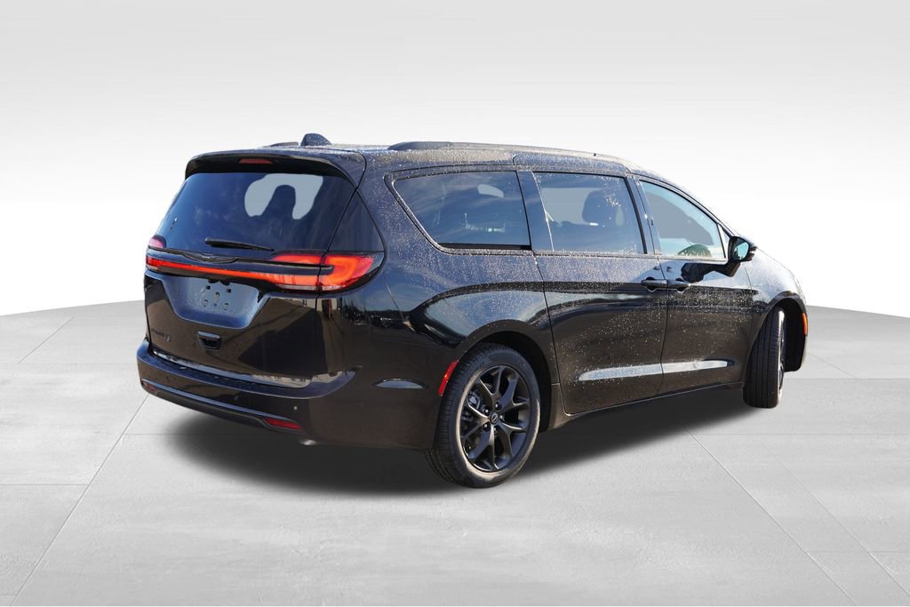 New 2026 Chrysler Pacifica Select w/ S Appearance Package image 3