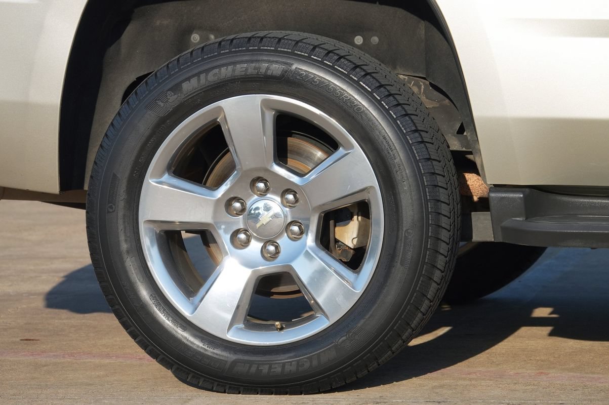 Used 2017 Chevrolet Tahoe LT w/ Luxury Package RWD image 30