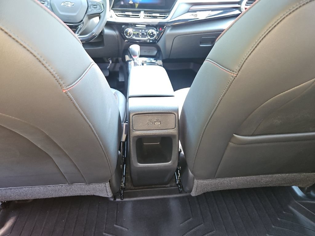 Used 2024 Chevrolet Trax RS w/ Sunroof Package FWD image 24