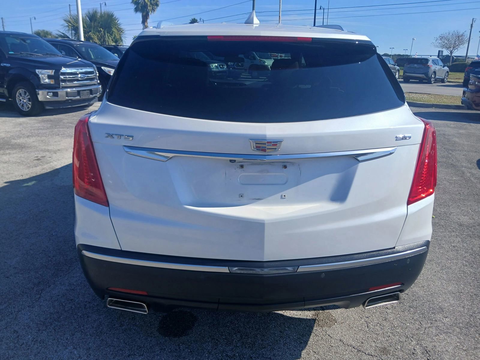 Used 2017 Cadillac XT5 FWD w/ LPO, Wheel Lock Package image 3