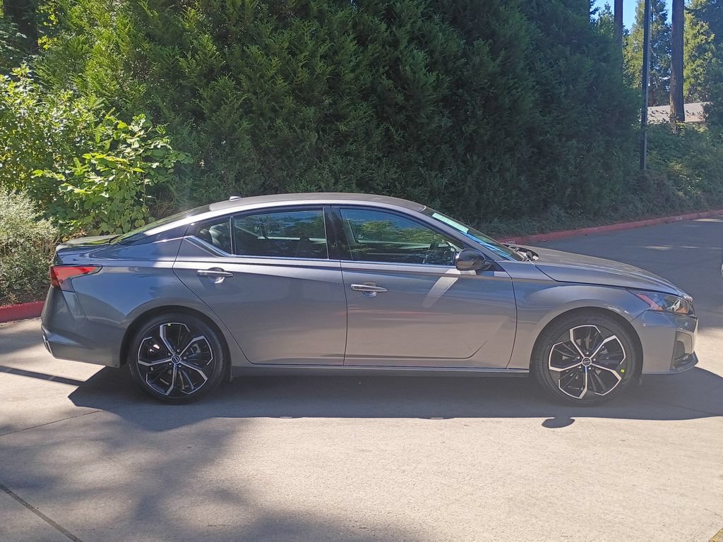 Used 2024 Nissan Altima 2.5 SR FWD image 3