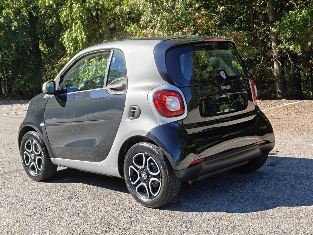 Used 2016 smart fortwo Prime RWD image 5