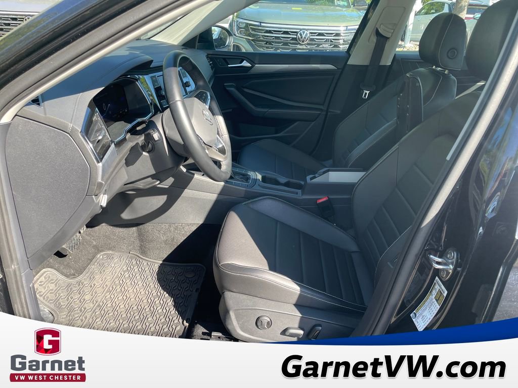 Used 2023 Volkswagen Jetta SE FWD image 9