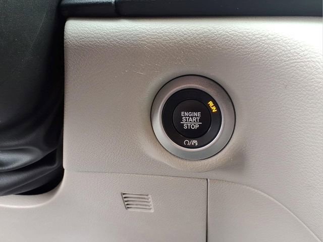 Used 2023 Chrysler Pacifica Touring-L FWD image 12