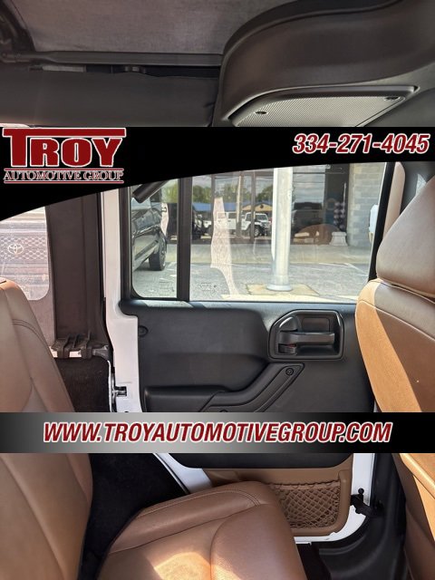 Used 2017 Jeep Wrangler Unlimited Rubicon w/ Connectivity Group image 39