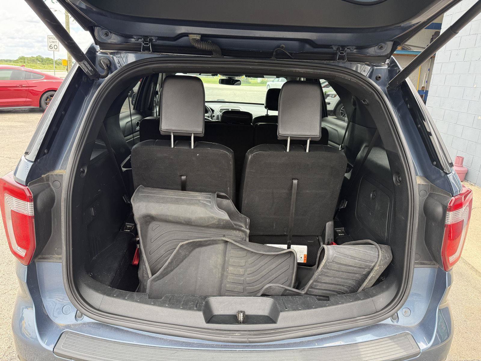 Used 2019 Ford Explorer XLT w/ Equipment Group 202A AWD/4WD image 16