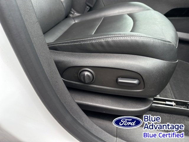 Used 2023 GMC Terrain SLT image 29