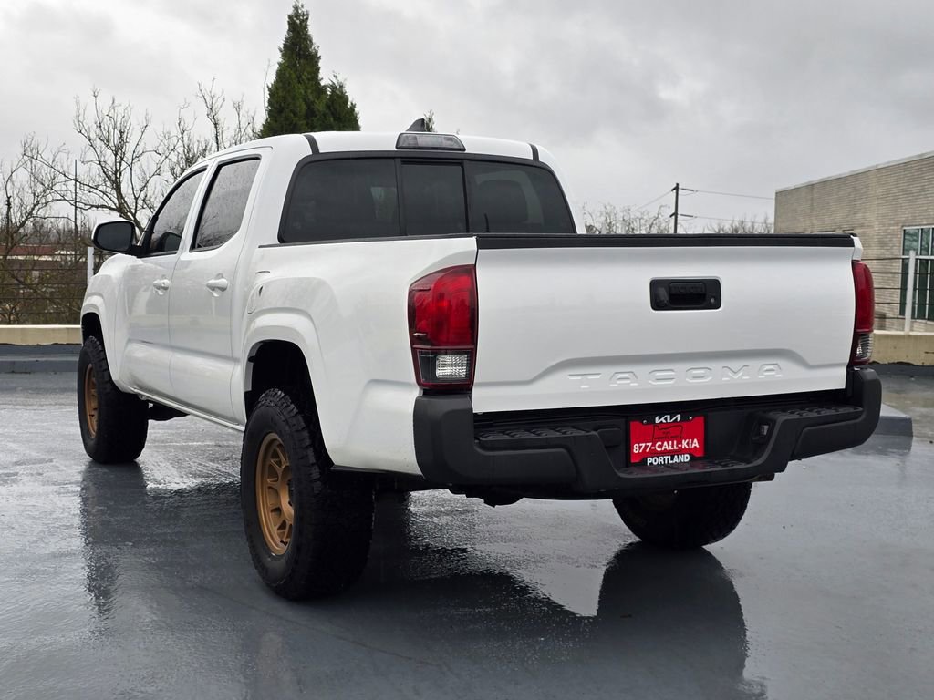 Used 2018 Toyota Tacoma SR image 3