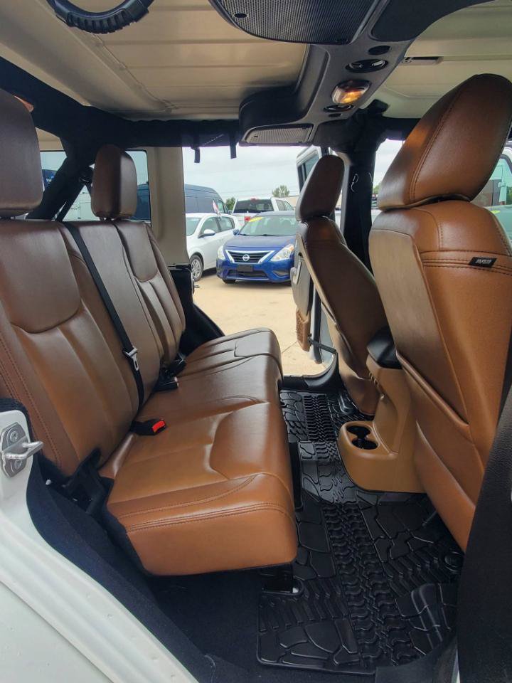 Used 2016 Jeep Wrangler Unlimited Sahara w/ Connectivity Group AWD/4WD image 15