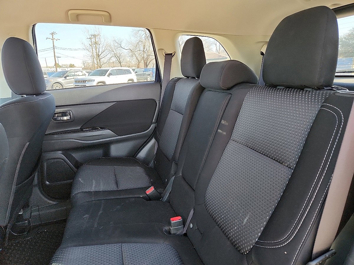 Used 2019 Mitsubishi Outlander ES image 5