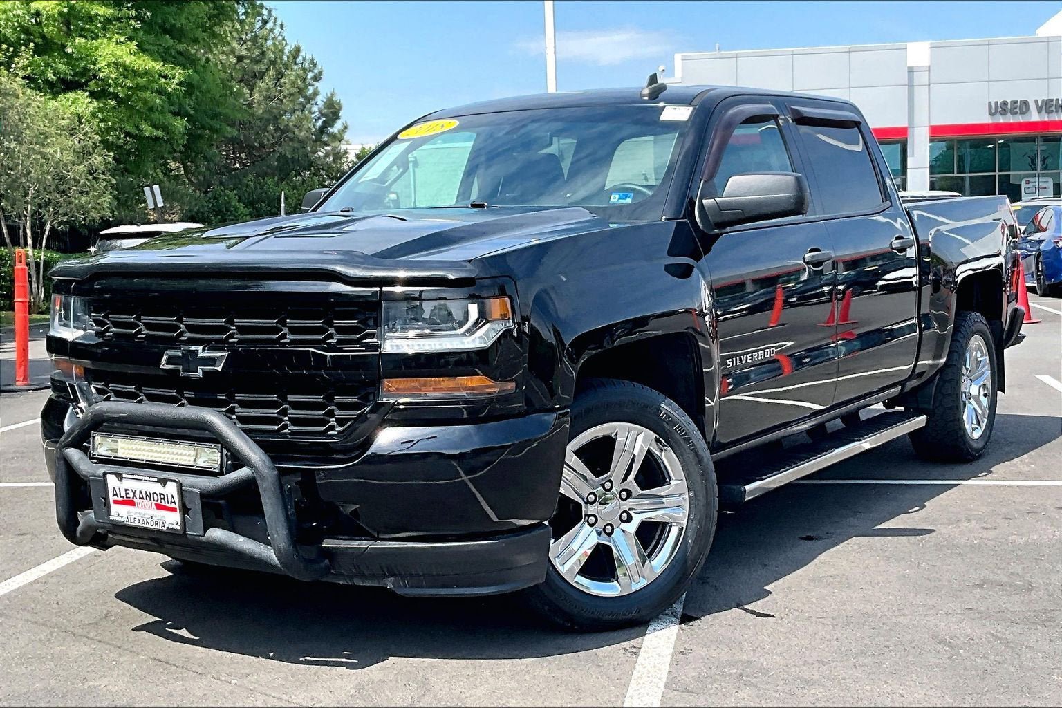 Used 2018 Chevrolet Silverado 1500 Custom w/ Custom Value Package AWD/4WD image 1