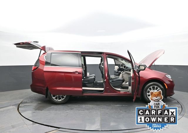 Used 2023 Chrysler Pacifica Touring-L image 63