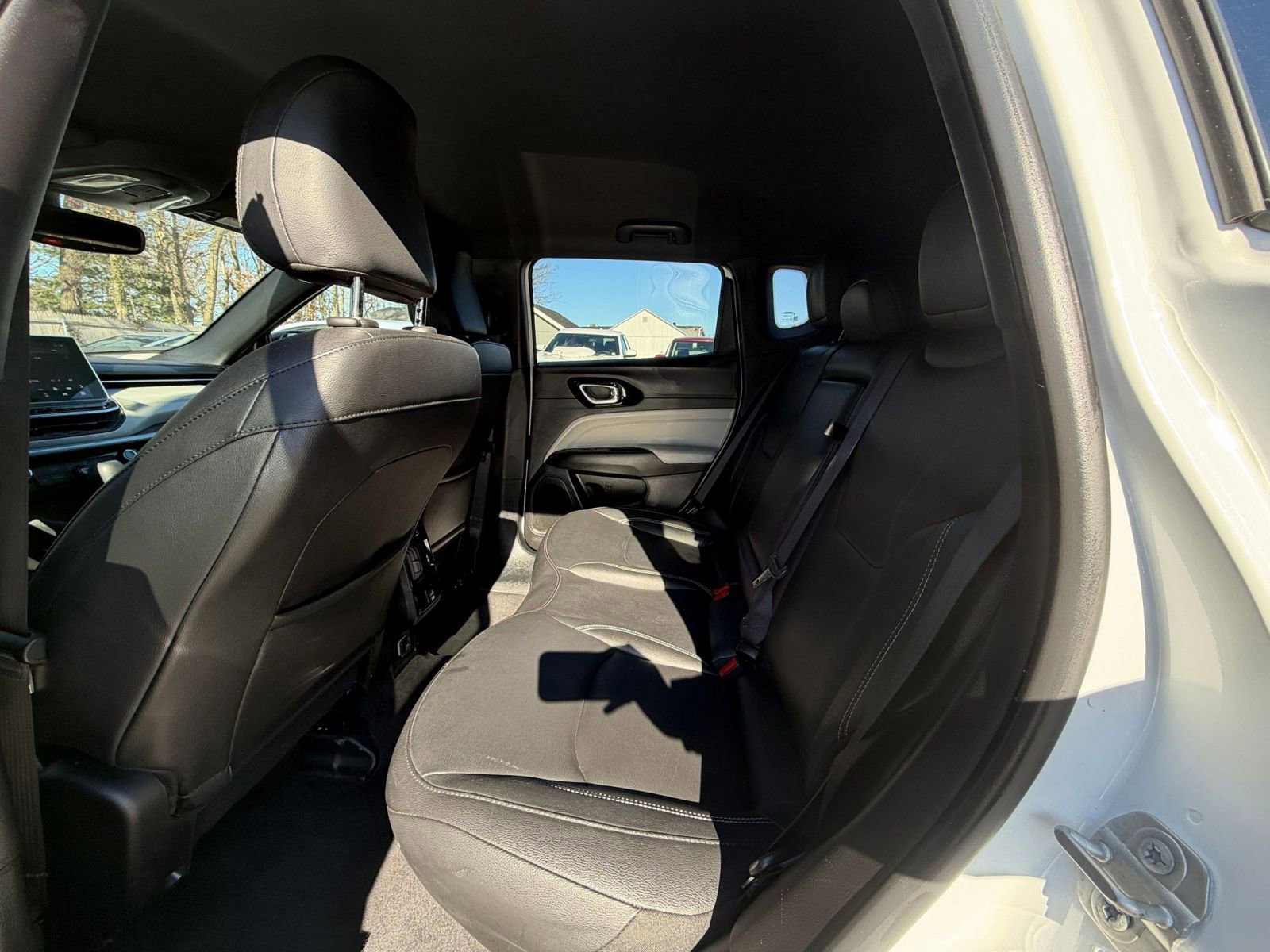 Used 2025 Jeep Compass Limited image 27