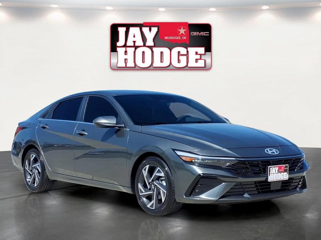 Used 2024 Hyundai Elantra SEL w/ Convenience Package