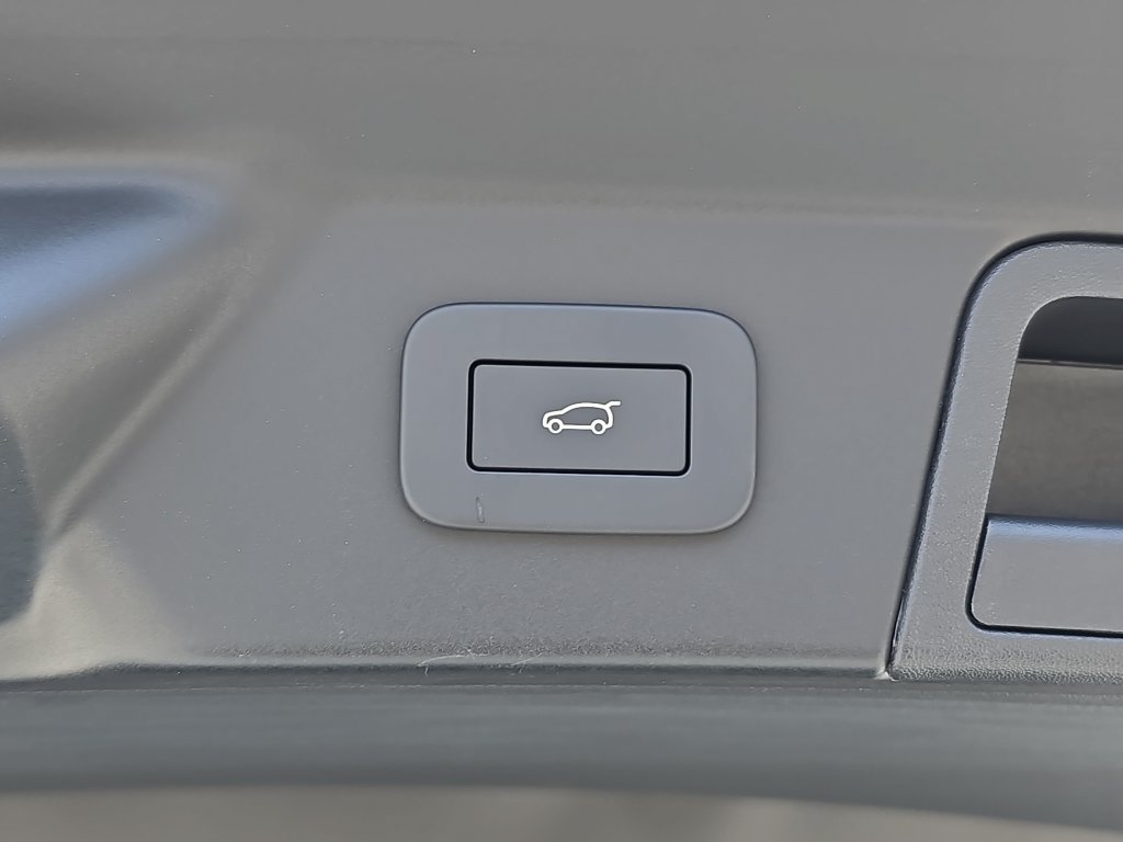 New 2026 Land Rover Range Rover Velar S AWD/4WD image 13