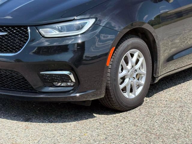 Used 2023 Chrysler Pacifica Touring-L FWD image 9